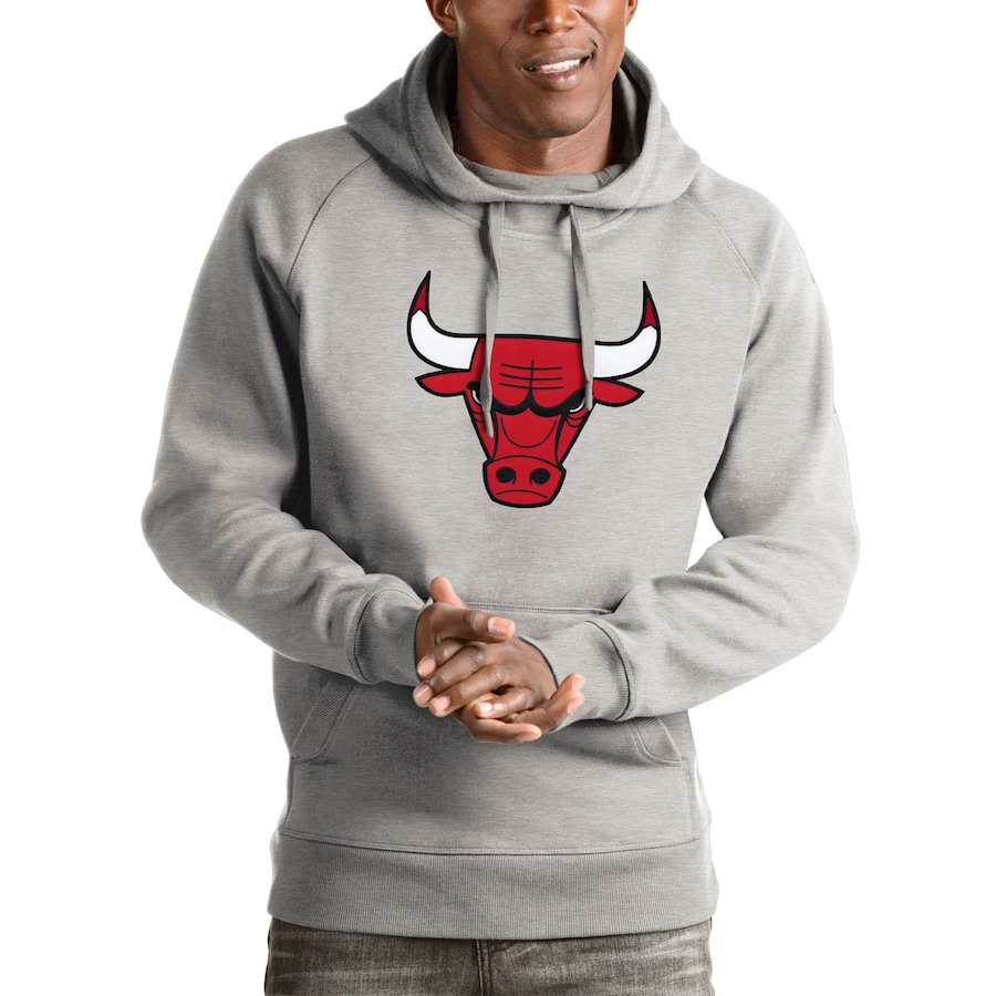 Men's Chicago Bulls Antigua Heathered Gray Logo Victory Pullover Hoodie Men's Chicago Bulls Antigua Heathered Gray Logo Victory Pullover Hoodie